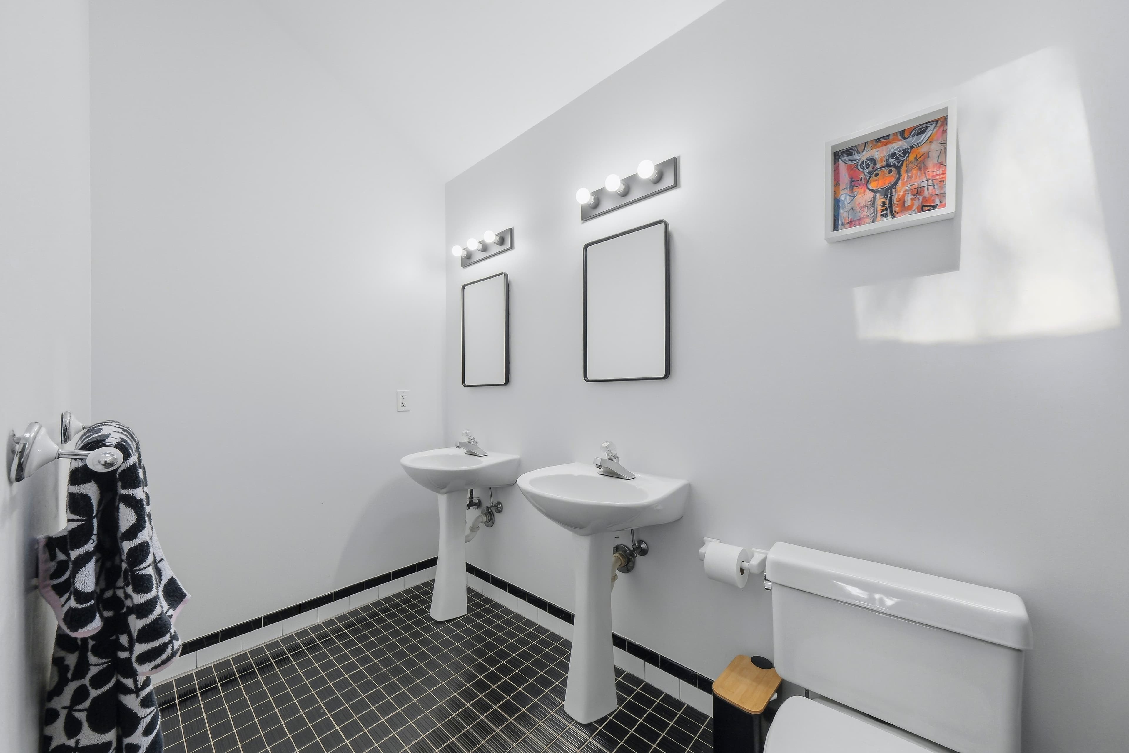 Primary En-Suite Bath (2nd Floor)