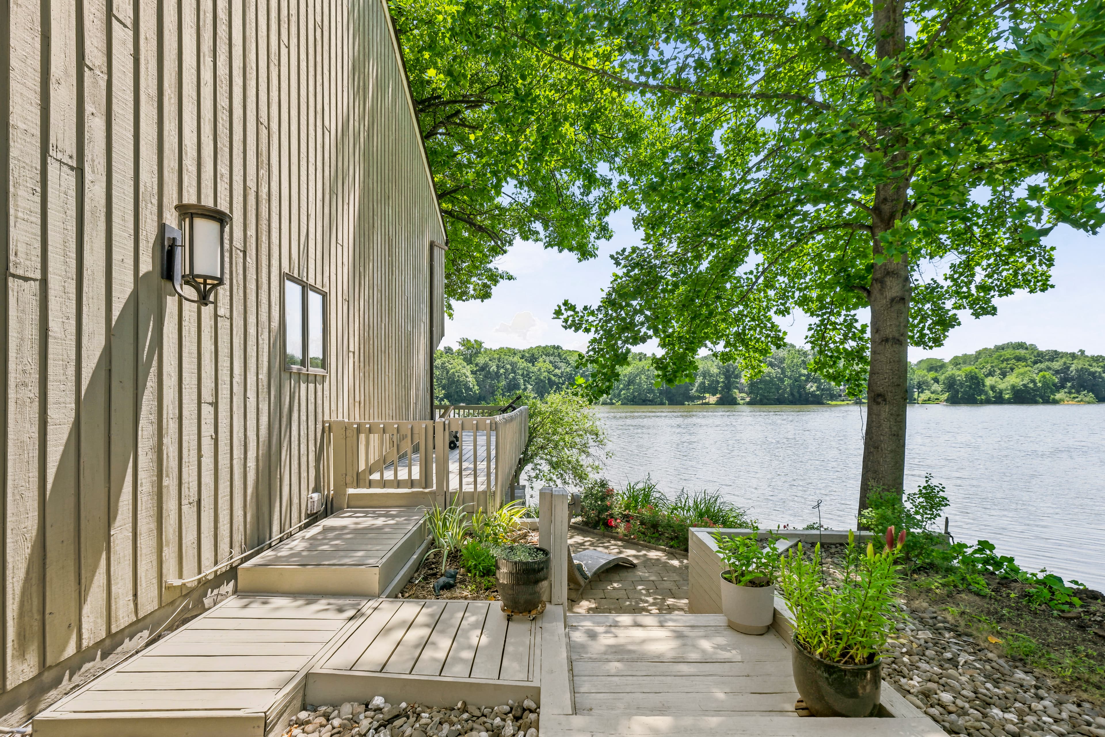 Expansive Deck