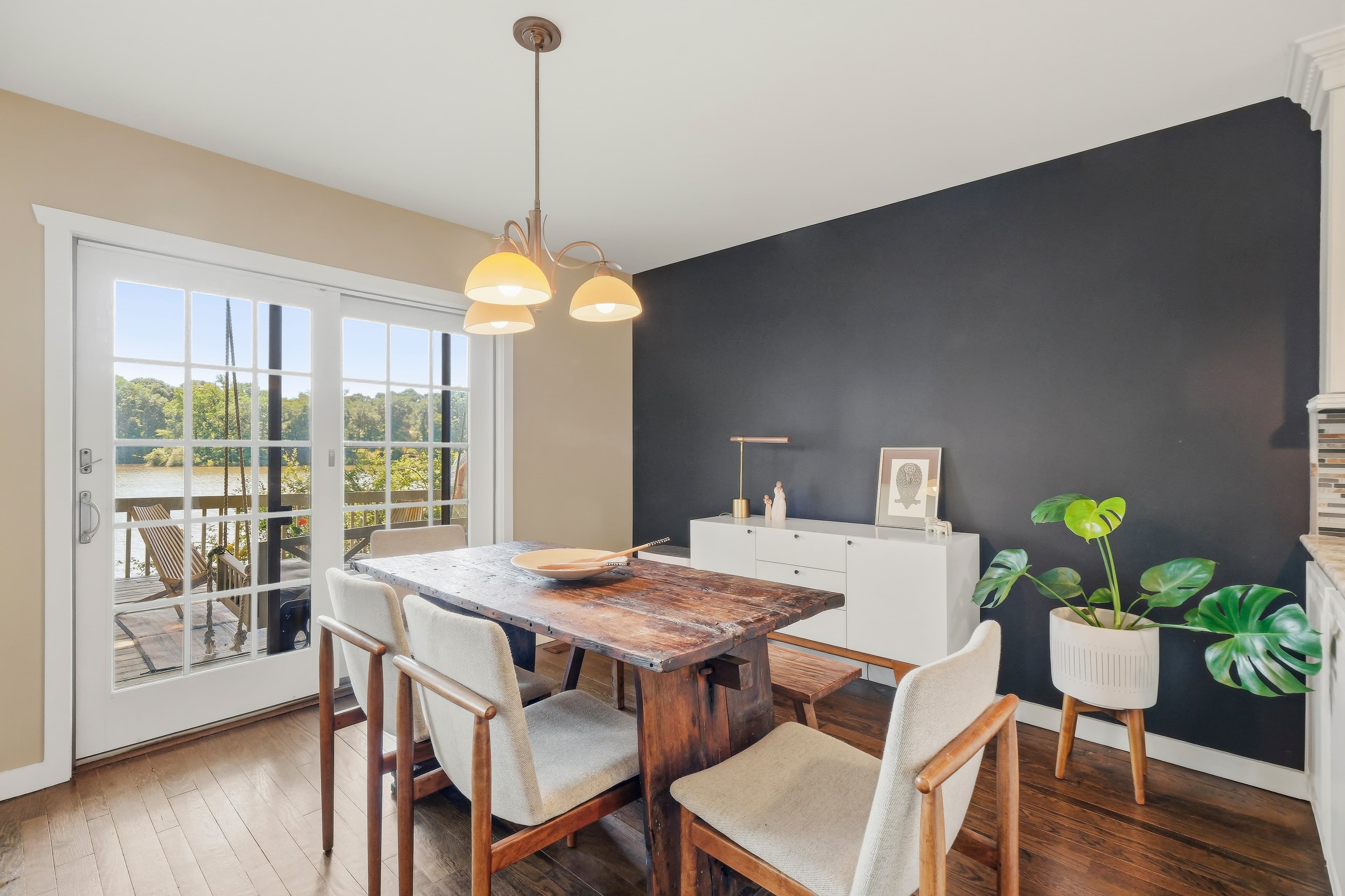 Dining Area (1st Floor)
